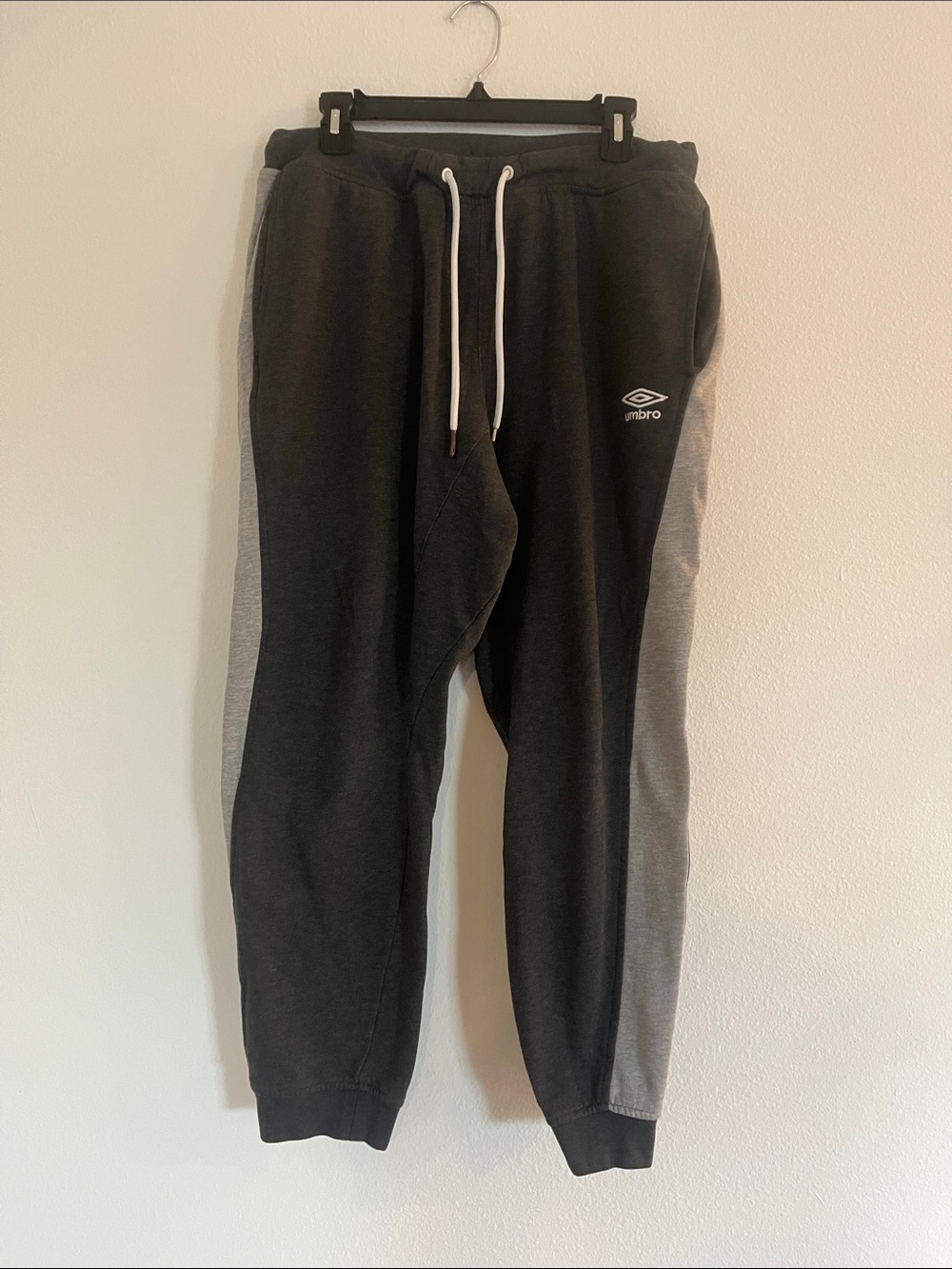 Umbro Men’s Grey Colorblock Joggers Sweatpants